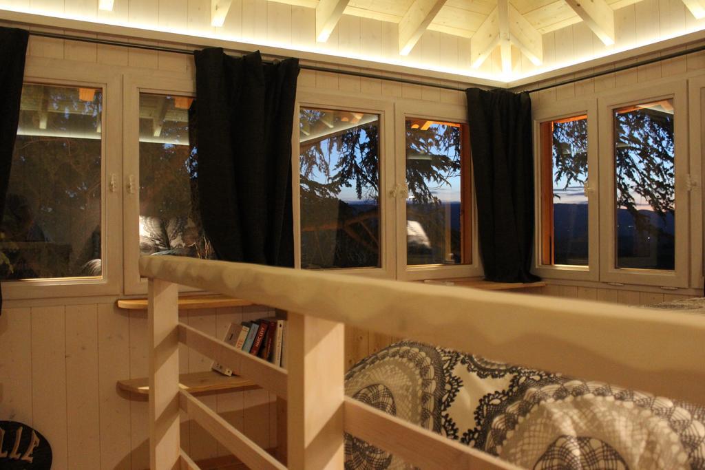 Domaine Des Grands Cedres Bed & Breakfast Cordelle Екстериор снимка