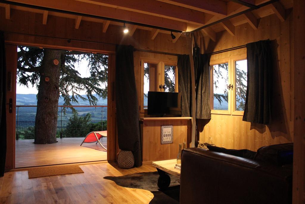 Domaine Des Grands Cedres Bed & Breakfast Cordelle Екстериор снимка