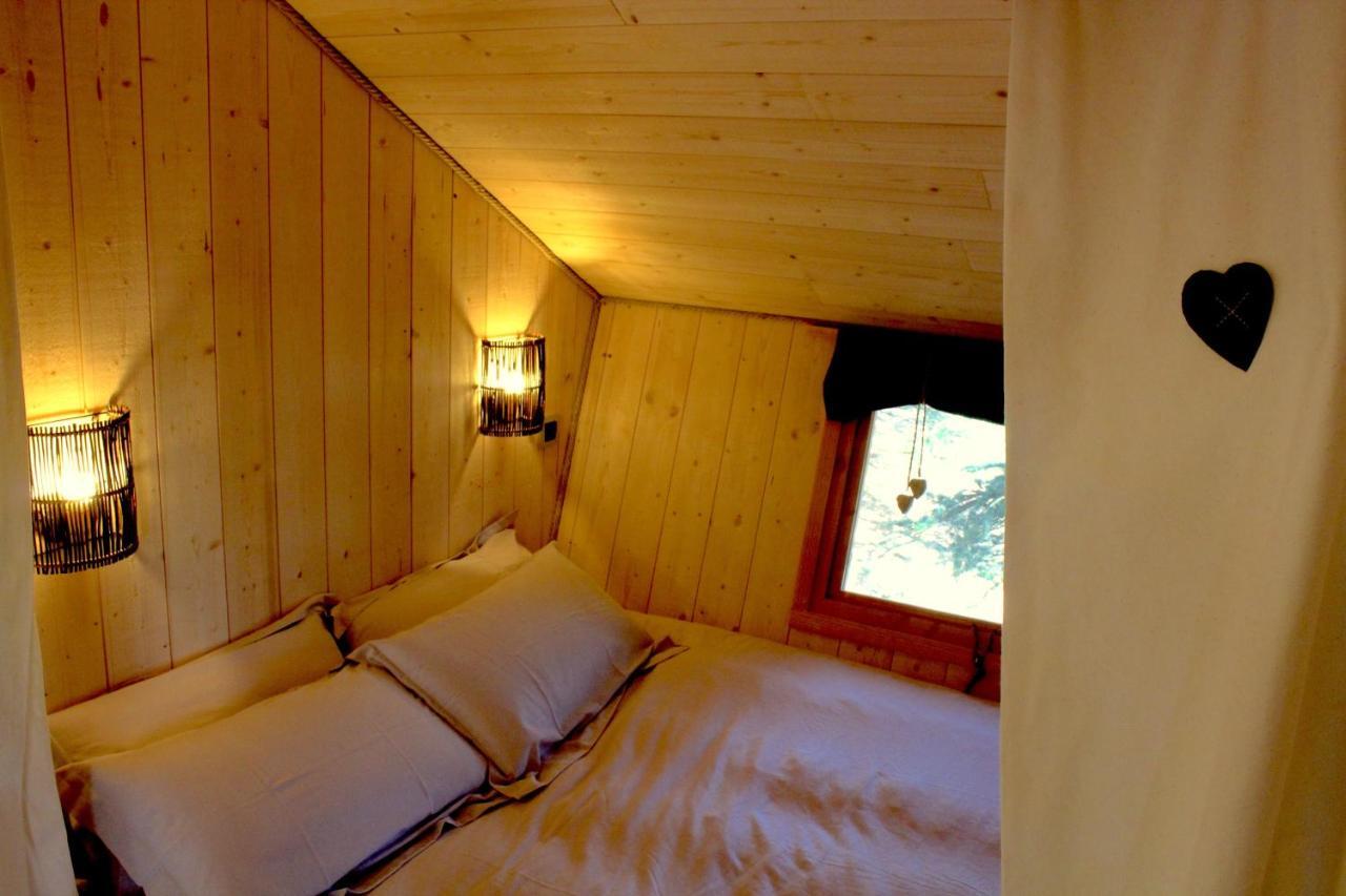 Domaine Des Grands Cedres Bed & Breakfast Cordelle Стая снимка
