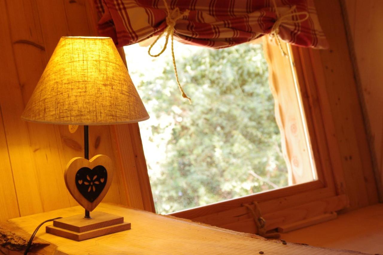 Domaine Des Grands Cedres Bed & Breakfast Cordelle Стая снимка